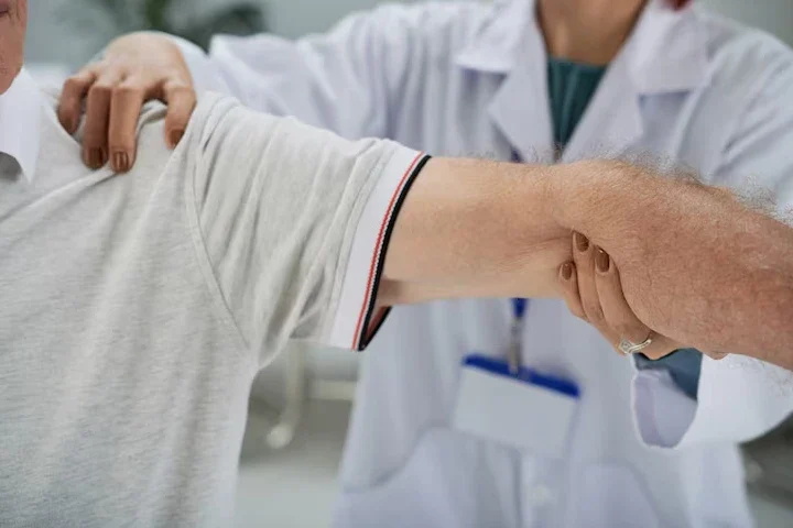 Golfçü Dirseği'Nde (Medial Epikondilit) Duruş Ve Tutuş Tekniklerinin Kritik Rolü