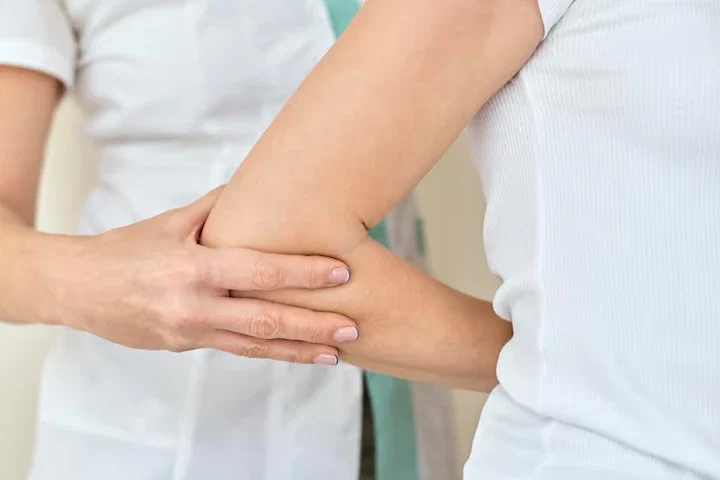 Golfçü Dirseği&Amp;Apos;Nde (Medial Epikondilit) Duruş Ve Tutuş Tekniklerinin Kritik Rolü