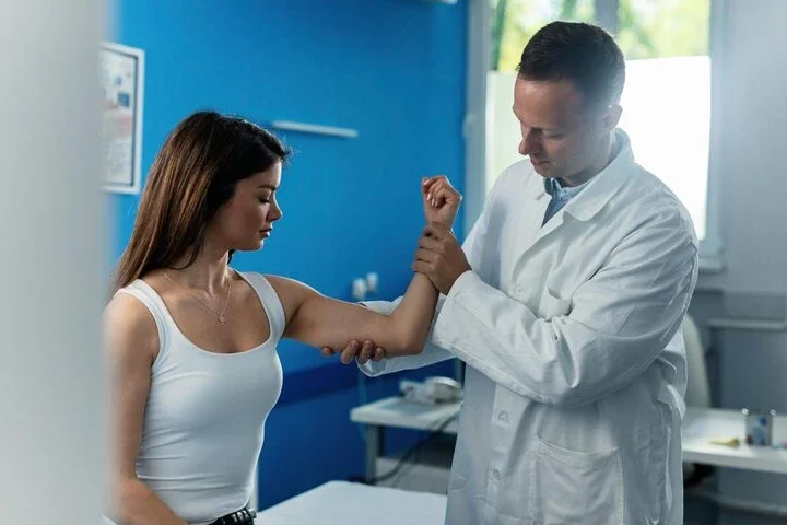 Golfçü Dirseği&Amp;Apos;Nde (Medial Epikondilit) Duruş Ve Tutuş Tekniklerinin Kritik Rolü