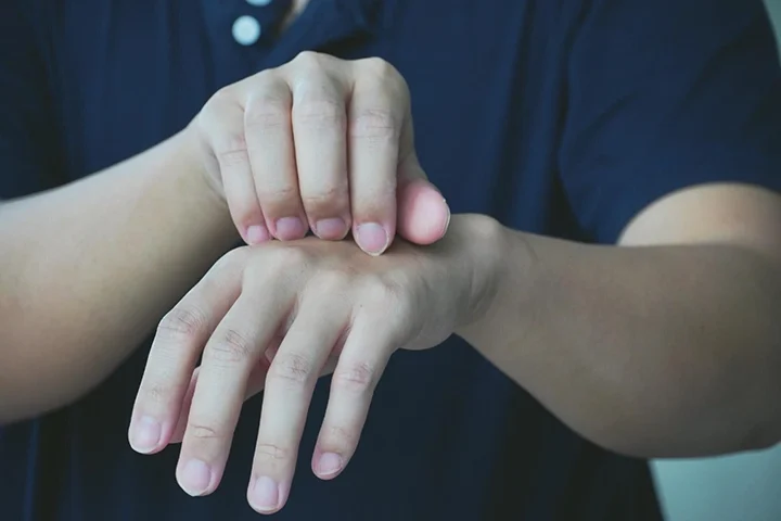 Başparmak Tabanında Ağrı: Dequervain Sendromu Nedir? Nedenleri, Belirtileri Ve Tedavisi